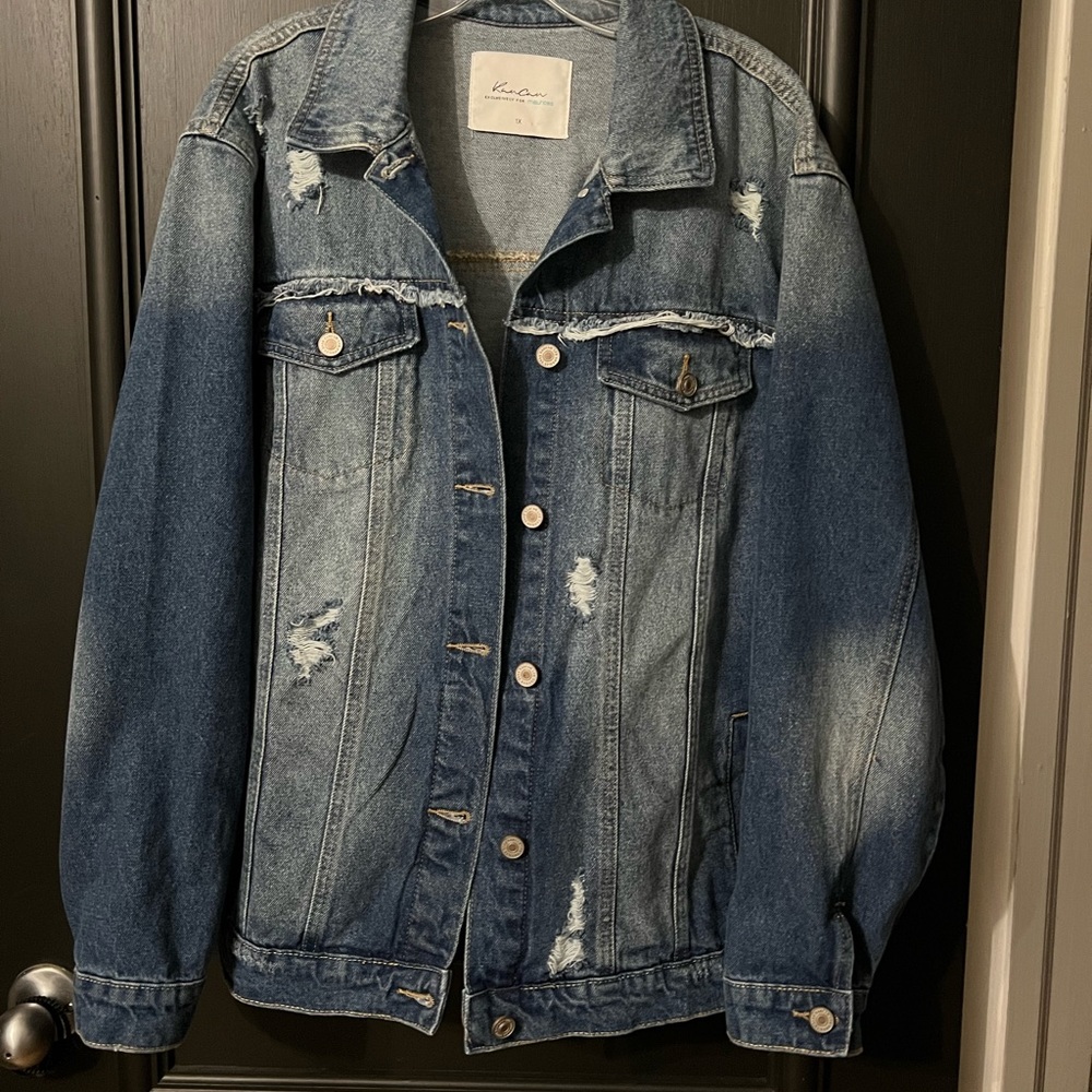 EUC Distressed Blue Jean jacket🎉SALE🎉